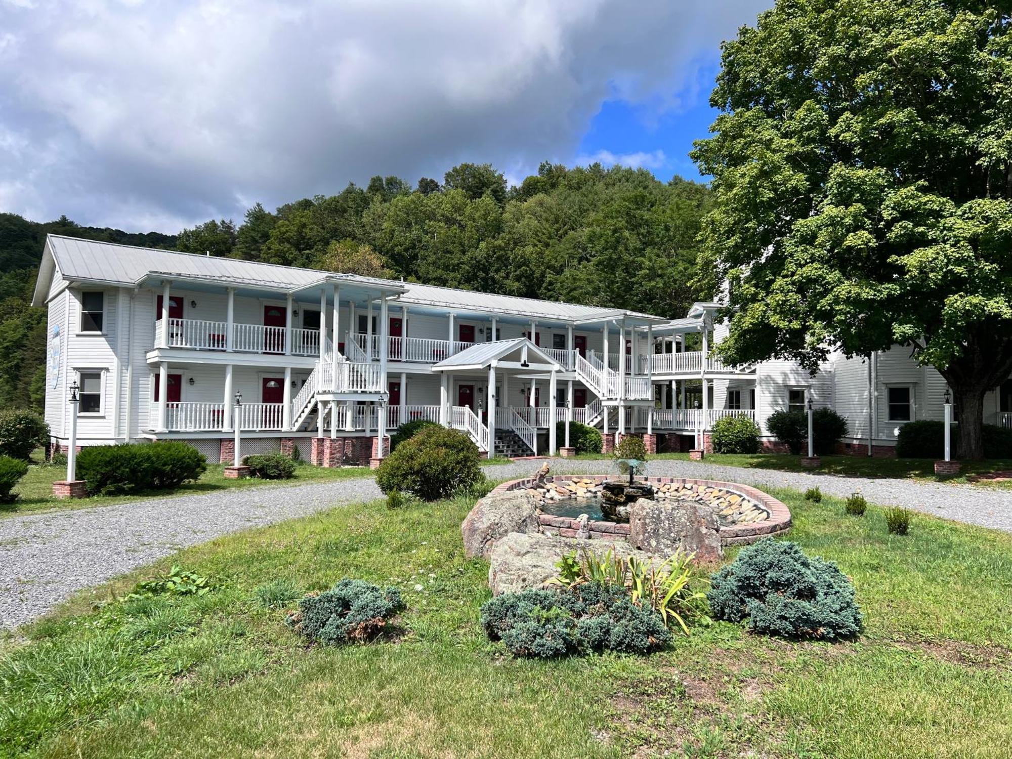 Mountain Quest Inn Marlinton 外观 照片